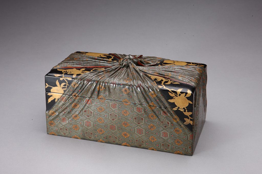 图片[1]-Bag-type rectangular box with gold painting-China Archive